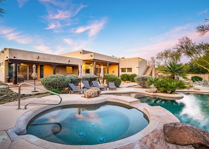 Private Desert Sanctuary With Pool Putting Holiday home *