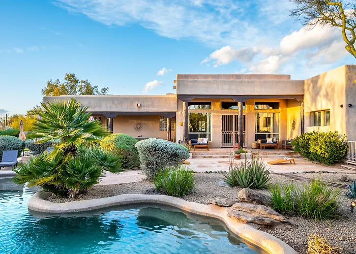 Private Desert Sanctuary With Pool Putting Holiday home